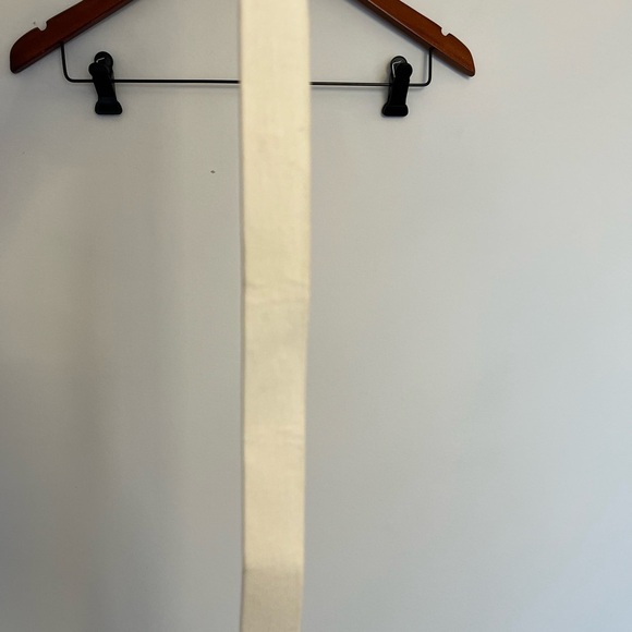 Century Canada White Belt with Gold toned Buckle - Picture 6 of 6